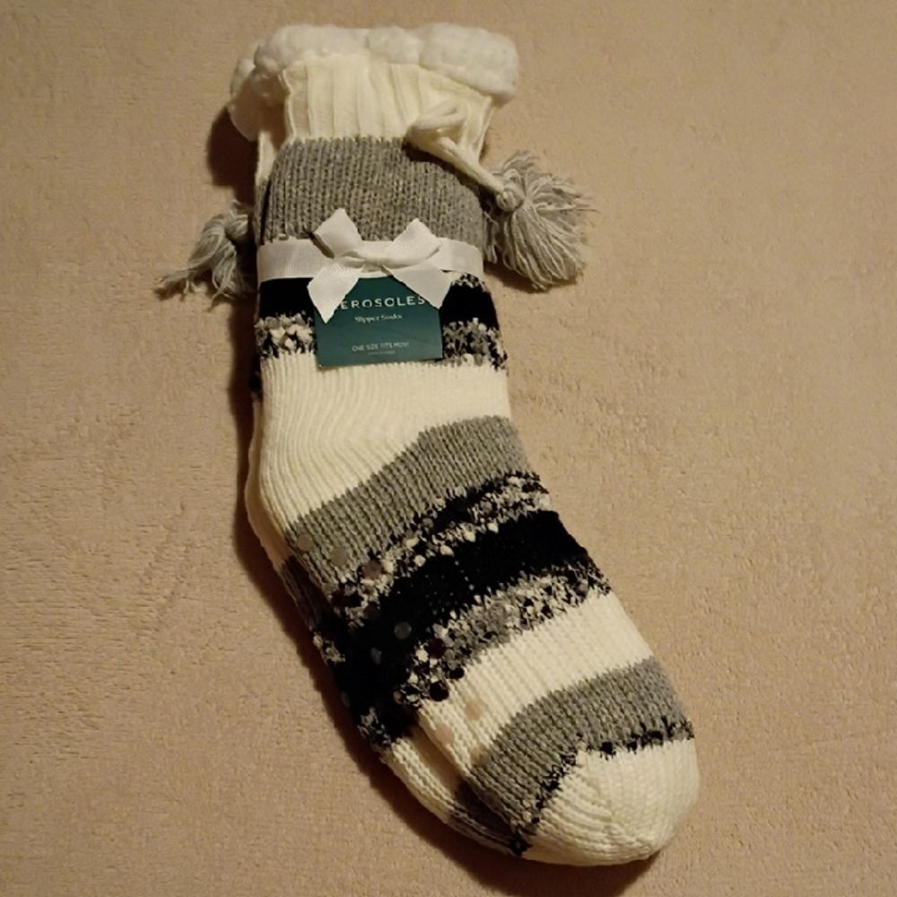 AEROSOLES Black and White Slipper Socks